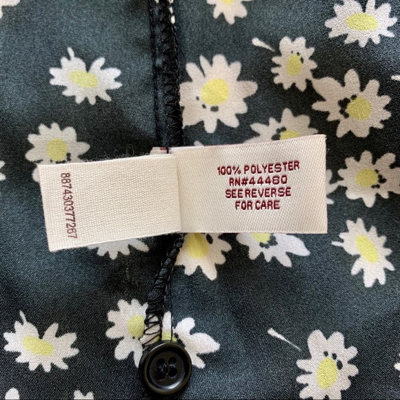 Mudd Black Daisy Scoop Button Front Cropped Blouse - Picture 7 of 9